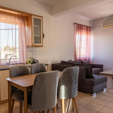 Deluxe Apartment La Larissa Bagian luar foto
